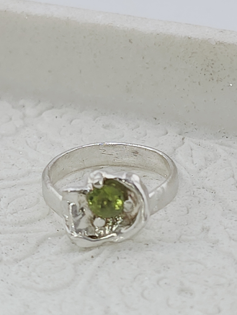 PERIDOT CRYSTAL ORGANIC RING HANDMADE IN STERLING SILVER SIZE 7 - Picture 11 of 13